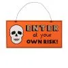 Totenschädel & Enter Hängeschild -Halloween Deko Verkäufe totenkopf und enter at your own risk haengeschild totenschaedel schild halloween dekoration 51658 01