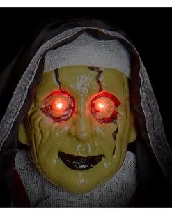 Untote Nonne Mit Blinkenden Augen 137cm -Halloween Deko Verkäufe zombie nonne mit blinkenden augen zombie nun with blinking eyes halloween haengefigur halloween deko 51742 03
