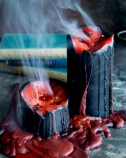 Schwarze Stumpenkerze Mit Vampir Blut 7,5cm -Halloween Deko Verkäufe blutende schwarze vampir stumpenkerze black vampire pillar candle with blood tears 50663 03