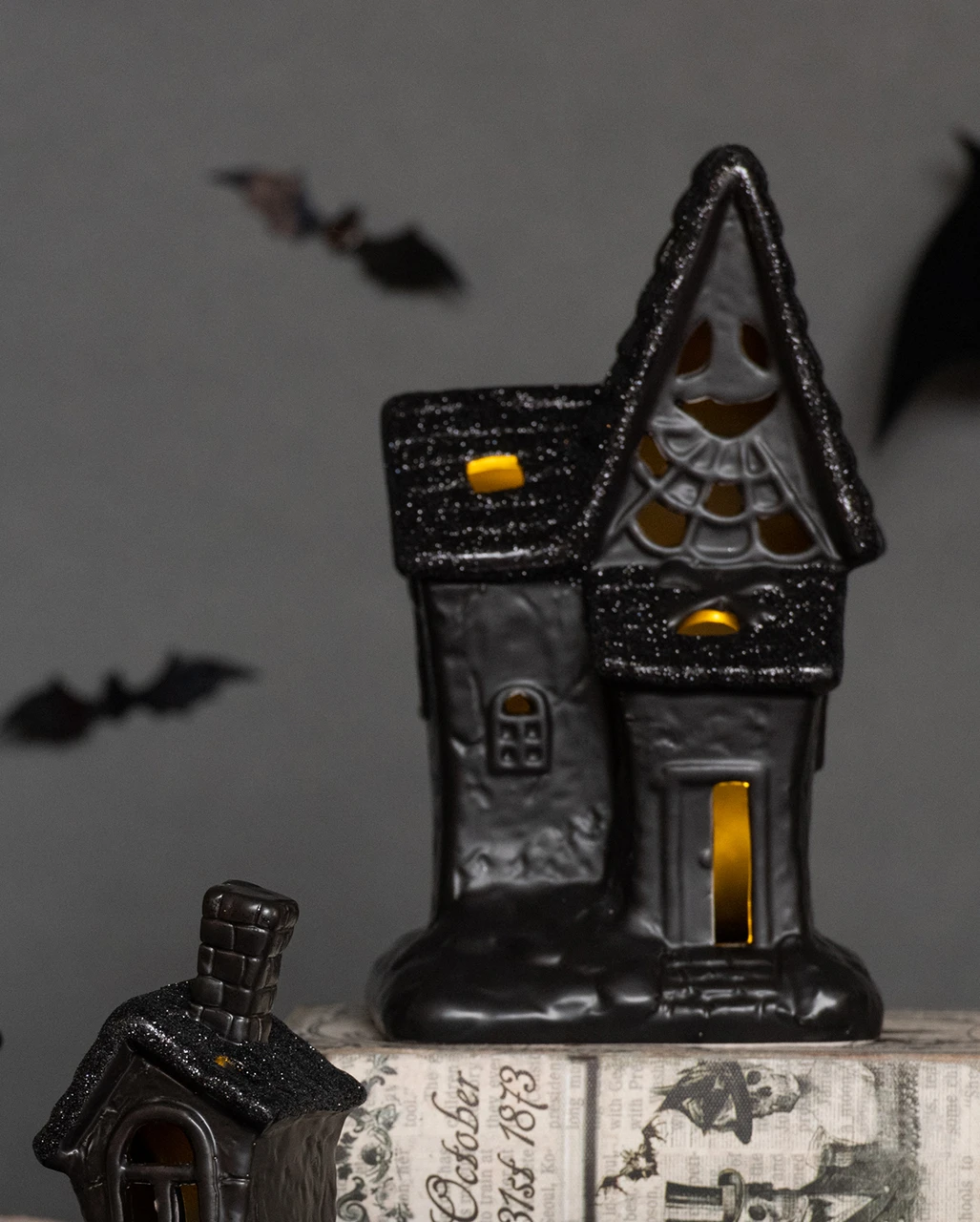 Beleuchtete Glitzer Spukendes Geisterhaus Deko 4 Beleuchtete Glitzer Spukendes Geisterhaus Deko – Bild 2